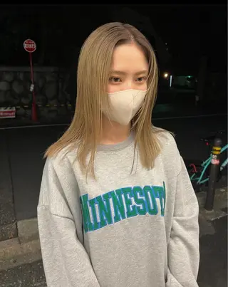 ミディアム ボブ/ハイトーン YUIのヘアスタイル