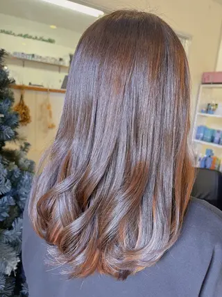 セミロング カラー 艶髪／艶カラー 🕊️MAKIKOのヘアスタイル