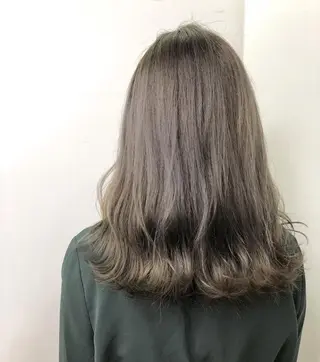 ミディアム カラー カラーサロン ビスカリアのヘアスタイル