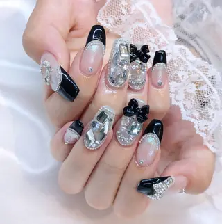 ネイル HENECY🍓 momokaのネイルデザイン