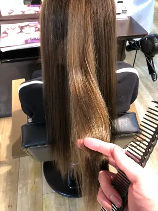 カラー Agu hair Lazuli所属・松本 マサシのヘアスタイル