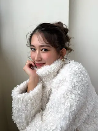 ロング Maho/海外 レイヤー/ハイトーンのヘアスタイル