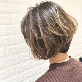 ショート カラー THE DAY所属・AKI HASHIMOTOのヘアスタイル