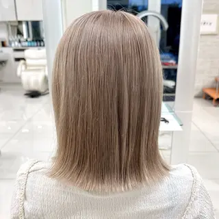 ミディアム カラー 岩戸優奈 束感まつげ ピンク/ベージュのヘアスタイル