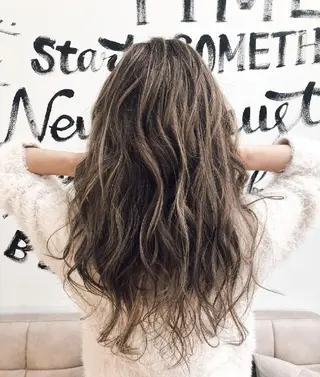 ロング カラー Luana 矢場町のヘアスタイル