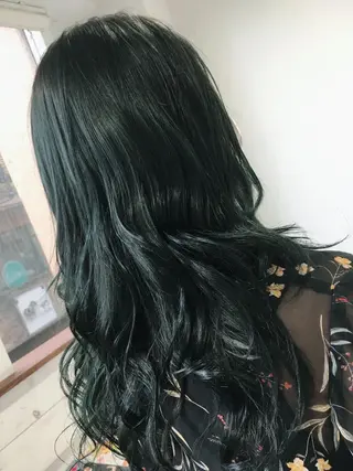 ロング カラー 塩崎 明菜のヘアスタイル