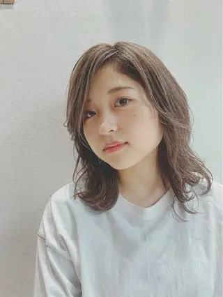 セミロング diarスタイリスト 山田のヘアスタイル