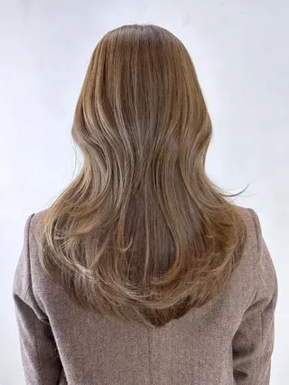 カラー セミロング ITbyALBUM 藤沢店のヘアスタイル