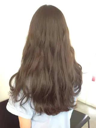 ロング カラー 榎園 由美のヘアスタイル