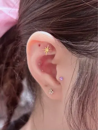 momo🍑/顔周り カット/透明感カラーのヘアスタイル