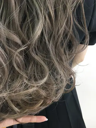 ロング カラー ヘアアレンジ シアーベージュニスト 🥣大石亜里紗のヘアスタイル