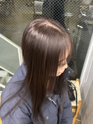 セミロング nude所属・𝐀𝐦𝐞𝐫𝐢 /透明感カラーのヘアスタイル