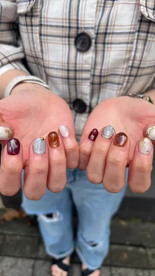 ネイル 暖色ｶﾗｰ/ﾚｲﾔｰ ｶｯﾄ/Yunaのヘアスタイル