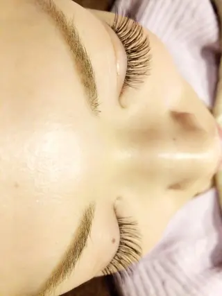 マツエク・マツパ 中野 里咲のヘアスタイル