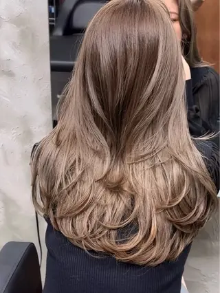 ミディアム カラー ハイライト、レイヤー カット/西梅田/中西のヘアスタイル