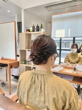 セミロング ヘアアレンジ 黒阪 なみのヘアスタイル