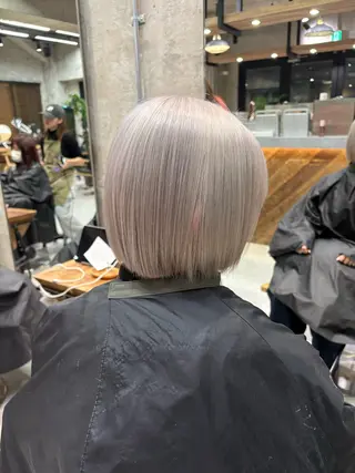 ショート KAEDE🌺Wカ ラー/ホワイトカラーのヘアスタイル