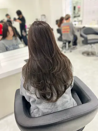 ロング カラー オリーブカラー🫒 レイヤーカット✂︎のヘアスタイル