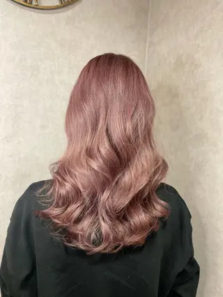 セミロング 工藤 綾華のヘアスタイル