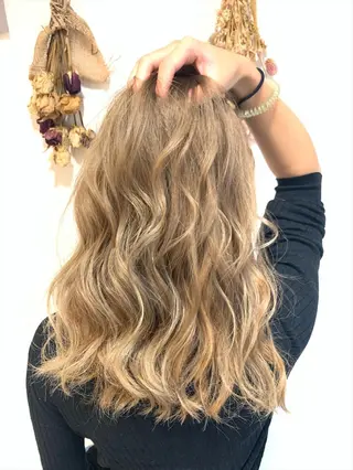 ミディアム 朝倉 美月のヘアスタイル