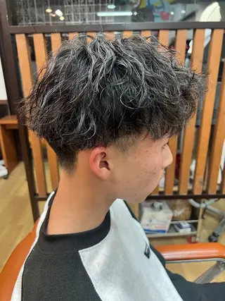 パーマ メンズ ヘアー　プランニング　ビジョン所属・渡邉 来伸のヘアスタイル