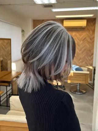 ミディアム Ring  by Moremuu所属・issy/ハイライト ハイトーン／レイヤーのヘアスタイル