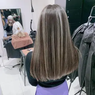 ロング カラー オフホワイトアンドなんば所属・福西 洋斗のヘアスタイル