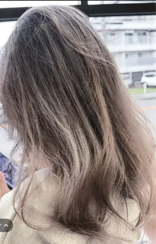 ロング カラー 坂田 優子のヘアスタイル