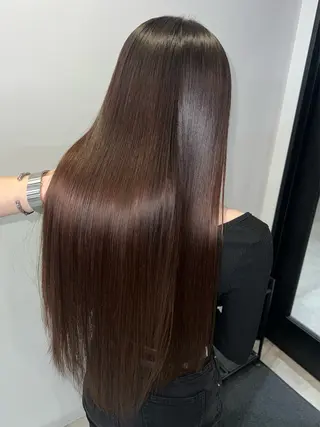 ロング Notoミルクティー グレージュカラーのヘアスタイル