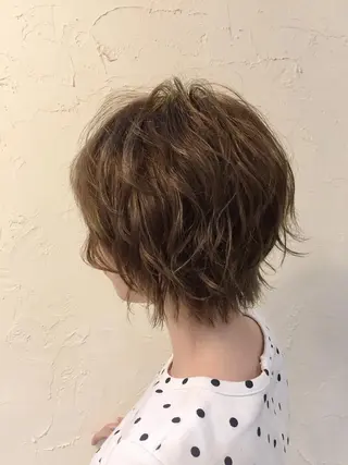 ショート 韓国レイヤー外国人風 透明感カラー髪質改善のヘアスタイル