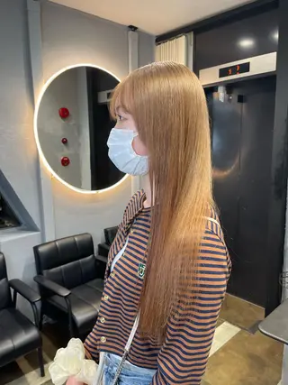 ロング カラー TATSUブリーチ/ ミルクティーベージュのヘアスタイル