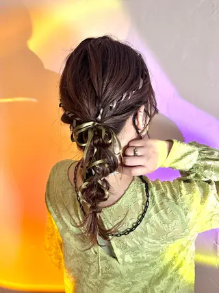 セミロング カラー パーマ ヘアアレンジ アイブロウ 推し活専用 【派手髪】飯野ゆかりのヘアスタイル