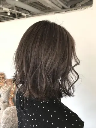 ミディアム カラー 伊藤 優希のヘアスタイル