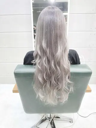 ロング カラー ヘアアレンジ 𝐑𝐈𝐍𝐊𝐀 🐣🩷のヘアスタイル