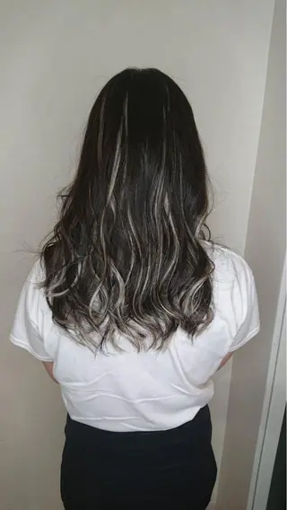 ロング オリーブカラー 特化　　kaiのヘアスタイル