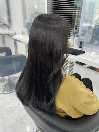 セミロング カラー Ella所属・nana【艶髪】/ レイヤー/縮毛矯正のヘアスタイル