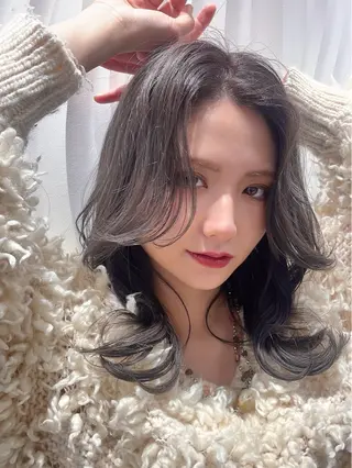 ロング カラー 小川 美優のヘアスタイル