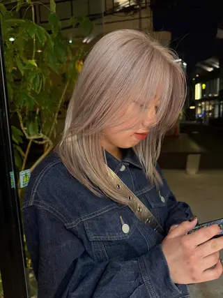 セミロング カラー 盛山 莉々華のヘアスタイル