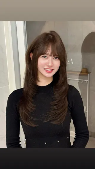 セミロング 臼杵 晴のヘアスタイル