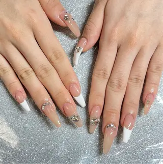 ネイル VIERU 🌈🎀💖のネイルデザイン