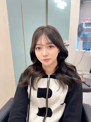 セミロング MAHO/透明感カラ ー/髪質改善🍒のヘアスタイル