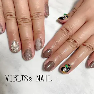 ショート VIBLīSs nailのネイルデザイン