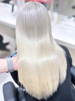 ロング カラー 🖤ハイトーン× レイヤー🖤SARAのヘアスタイル