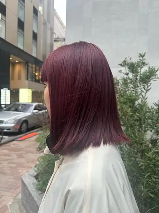 ミディアム カラー タイトボブ個性派カラ ーAKANEのヘアスタイル