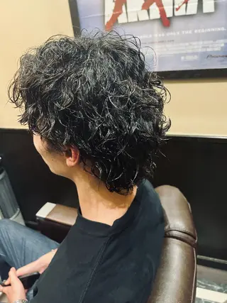 ミディアム パーマ メンズ ヒロ銀座バーバーショップ秋葉原店所属・堀 真人のヘアスタイル