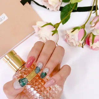 ネイル 東京セルフネイルサロン所属・M MIKIKOのネイルデザイン