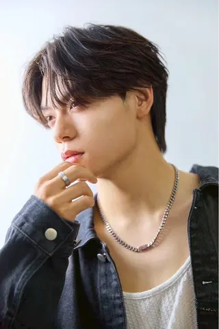 メンズ 酸性ストレート🫧 パーマ💫／ヒロトのヘアスタイル