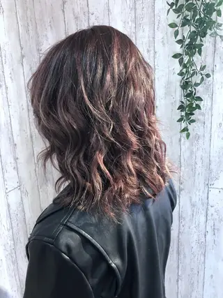 ミディアム LANI OOSAKAのヘアスタイル