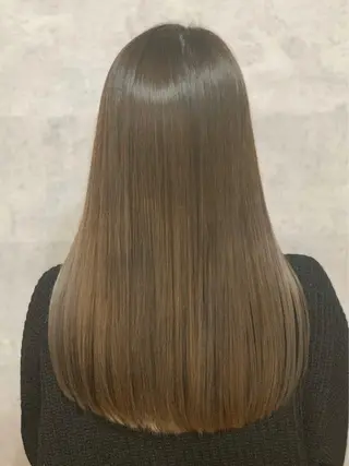 セミロング SALOWIN心斎橋Suite店所属・ブリーチ毛にもできる 縮毛矯正|鷹司郎のヘアスタイル