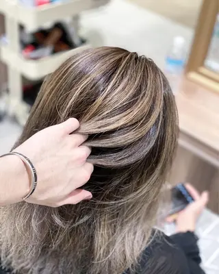 ミディアム カラー 💎大人ハイライト 💎上杉一也💎のヘアスタイル